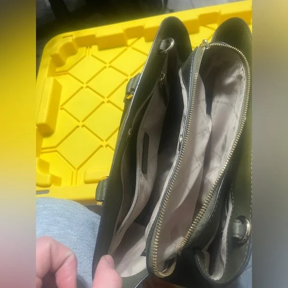 Michael Kors Purse with Wallet - Picture 5 of 10